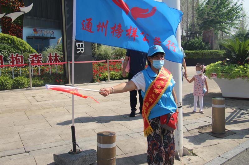 <strong>大鸡吧操骚穴视频</strong>